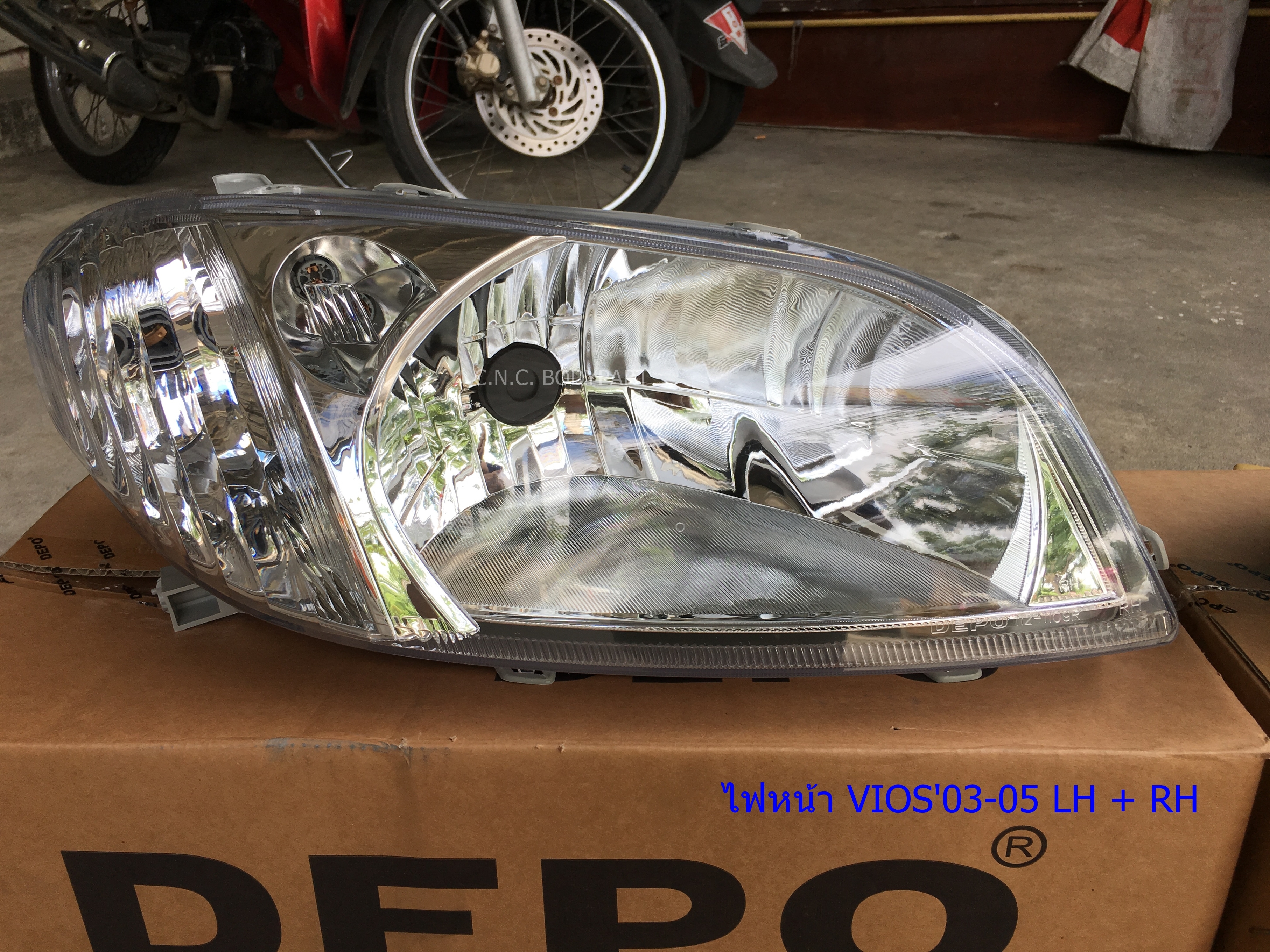 ไฟหน้า TOYOTA SOLUNA VIOS ปี2003-2005 LH / RH (ราคา ต่อข้าง)